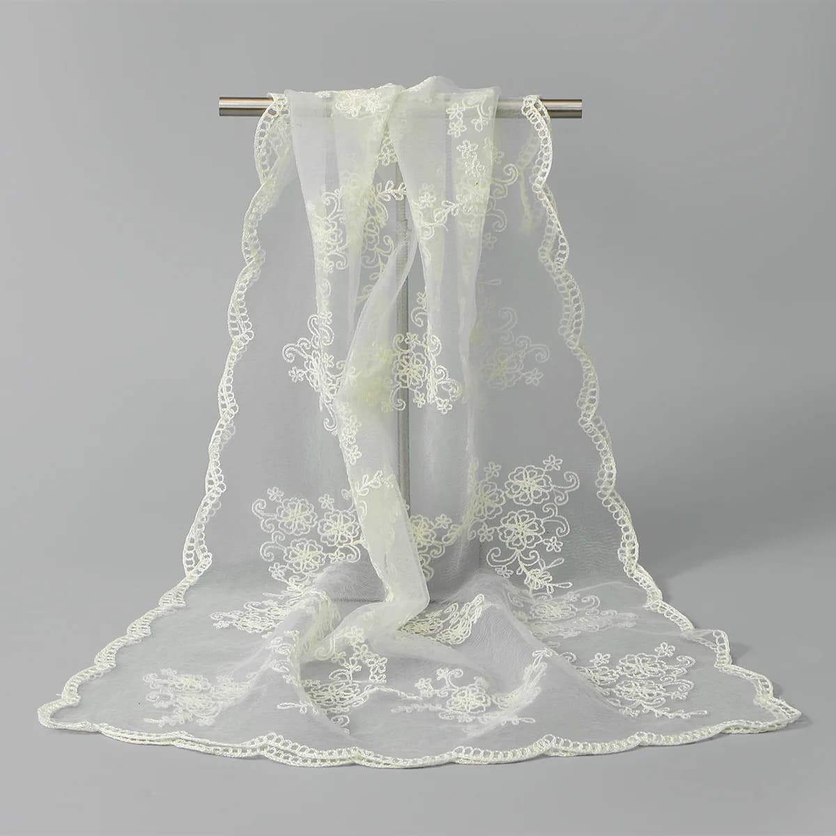 Woman Elegant Lace Scarf Hollow Out Embroidery Foulard Bandana Summer Retro Versatile Decorative Shawl Handscarf for Hair