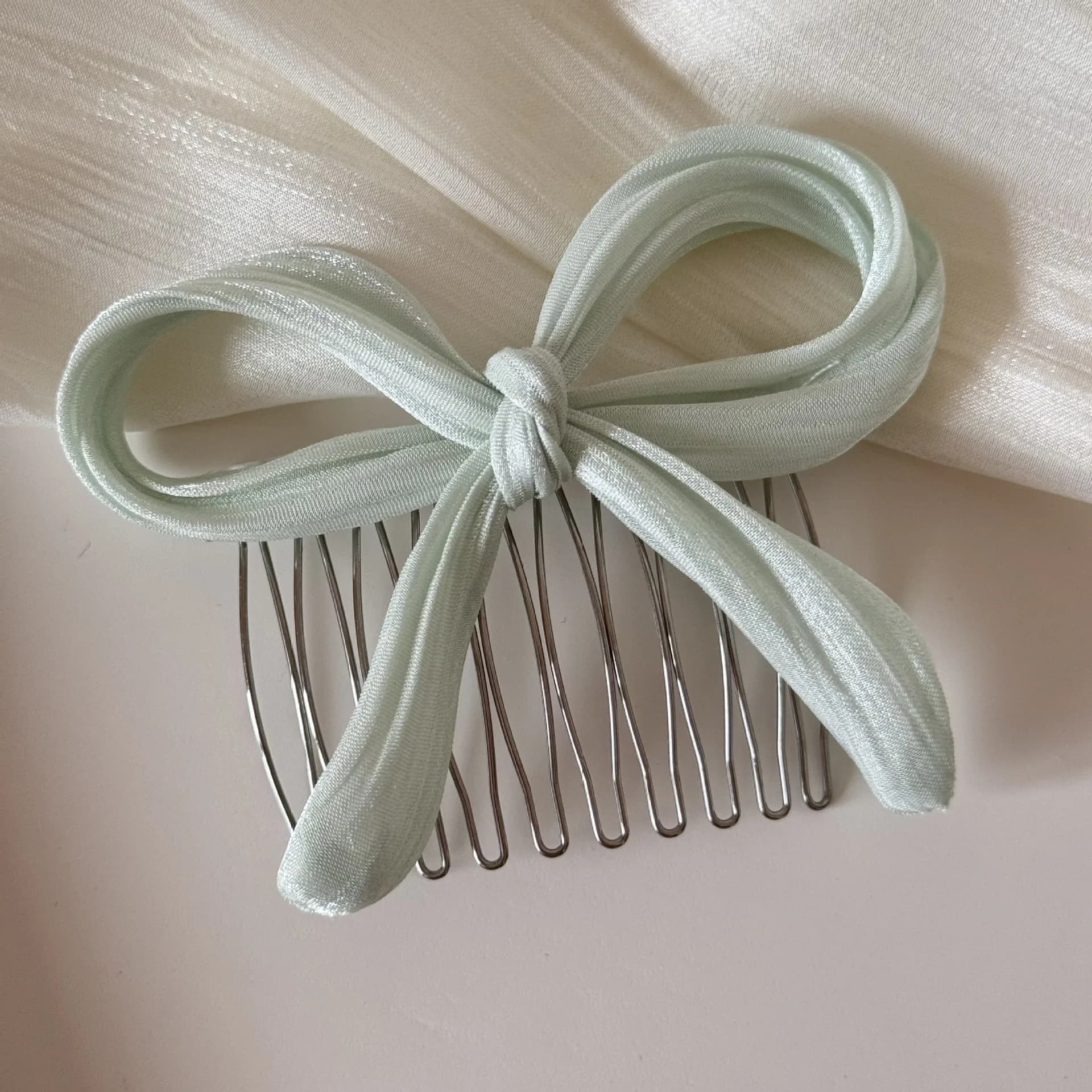 Fermaglio per capelli perlescente, accessori lucidi per capelli da donna, forcina a fiocco per frangia, pettine per inserimento dall'alto, strumento per lo styling
