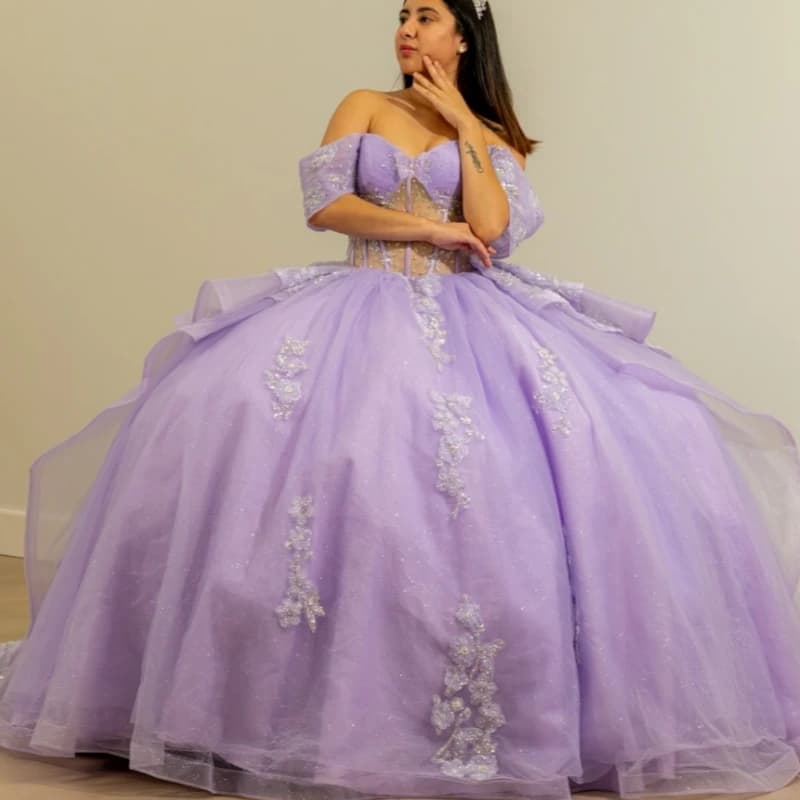 Abiti Quinceanera lucidi lilla chiaro con spalle scoperte Fiocco con paillettes Perline Tull di cristallo Festa di compleanno Dolce 16 Abiti Abiti 15