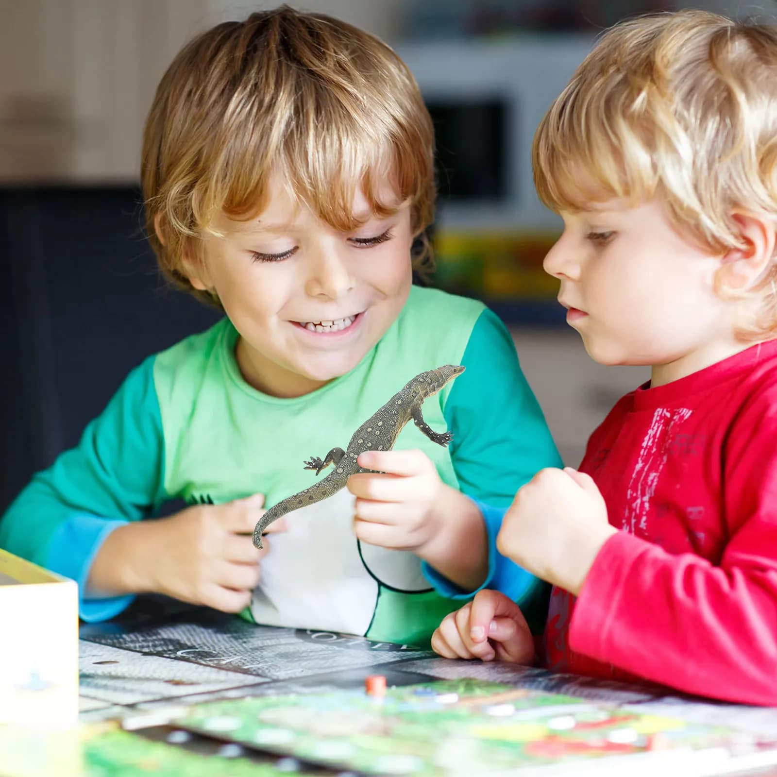 Salamandra Realistica in Plastica, Decorazione Animale Artificiale per Cameretta Bambini, Scrivania, Feste, Collezione Educativa, Salamandra Fedele alla Realtà