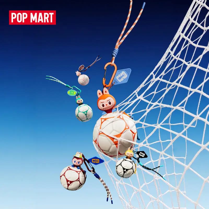 POP MART THE MONSTERS FIFA SERIES - Mini Mystery Box a forma di pallone da calcio, Blind Box Originale, Giocattoli a Sorpresa, Ornamenti da Borsa, Statuette per la Casa