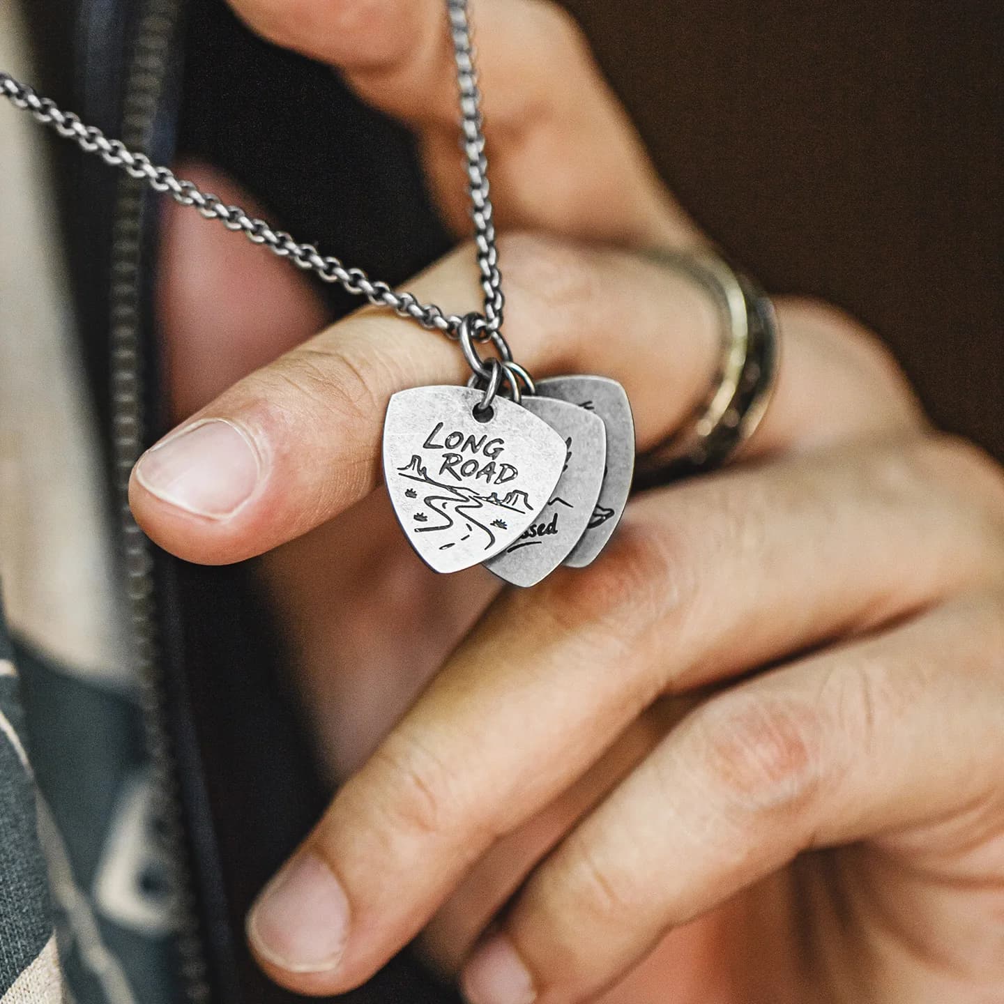 Maden Men's Necklace Guitar Pick Pendant Long Chain Necklace Layered Jewelry Vintage Metal Pendant Casual Streetwear Accessory