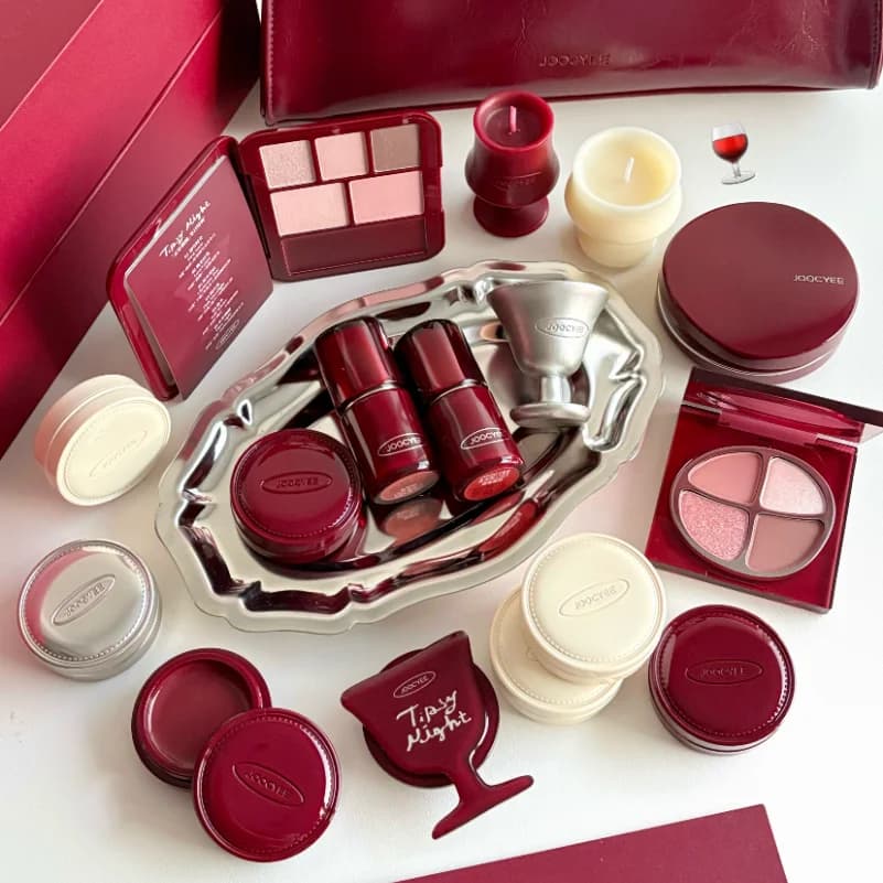Set regalo trucco JOOCYEE in edizione limitata include lucidalabbra, palette blush e ombretti, kit completo per il trucco del viso con borsa cosmetica