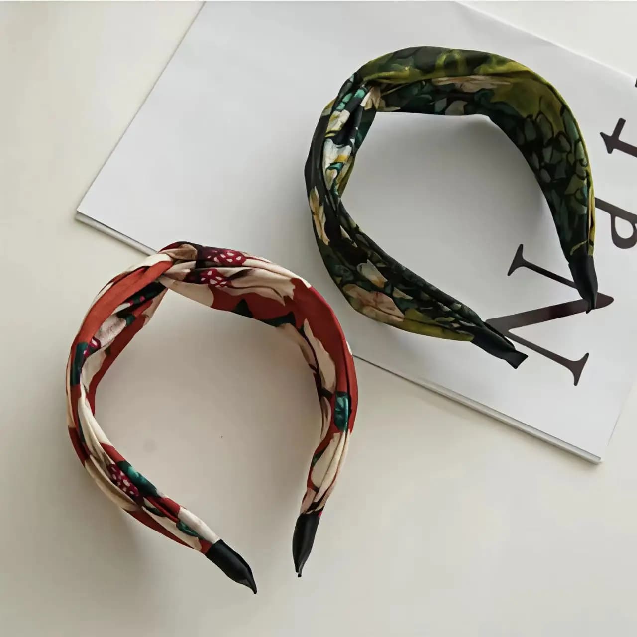 Vintage Oil Painting Style Cross Shaped Headband Versatile and Wide Edge Women's Printed Artistic Headband Hair Accessories
