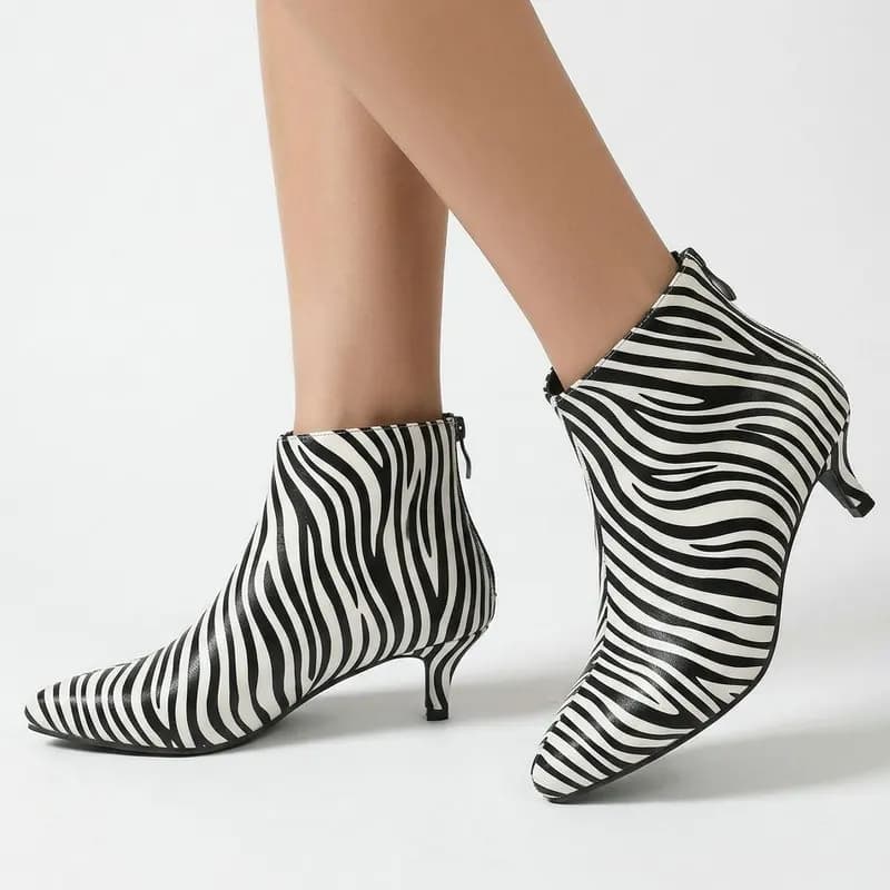 Streetwear Ankle Boots Women Pointed Toe Kitten Heel High Heels Back Zip Nightclub Party Short Heeled Boots Combat Booties