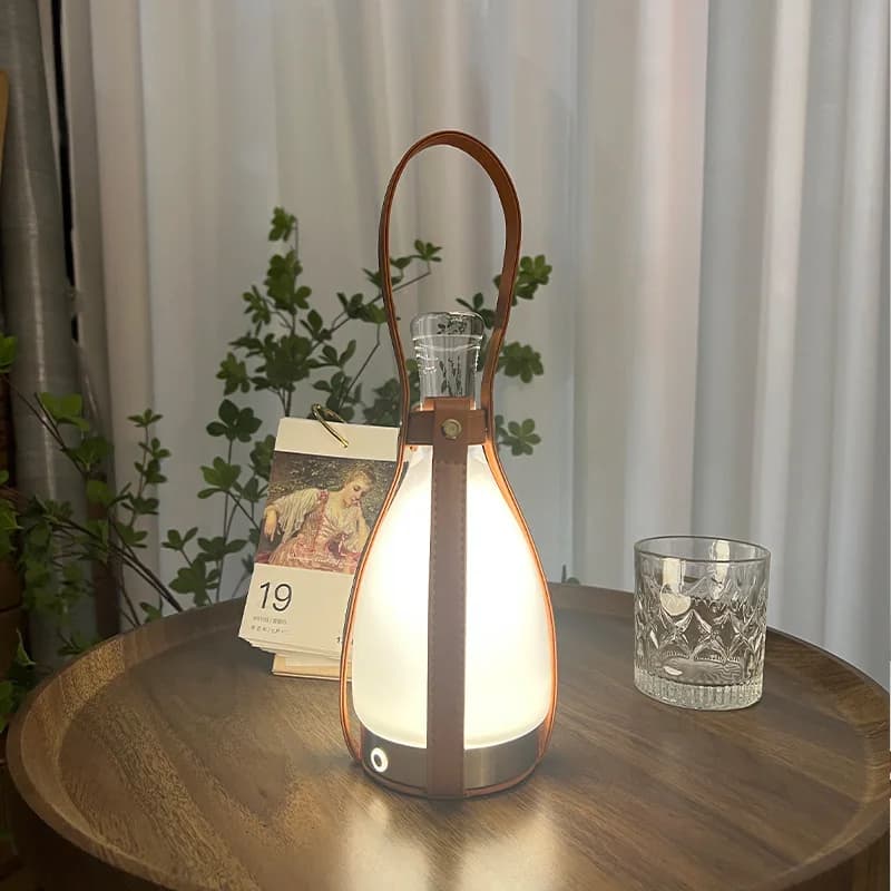 Lampada da scrivania semplice con ricarica, piccola luce notturna dimmerabile in pelle da comodino, portatile per campeggio all'aperto, lampada da scrivania touch mobile color latte