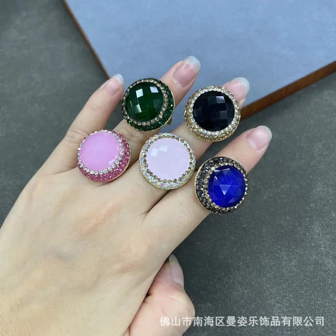 Accessori fai da te: Anello da donna con diamanti, anello con opale, stile di nicchia alla moda, varie fantasie, anello da indice, anello da donna