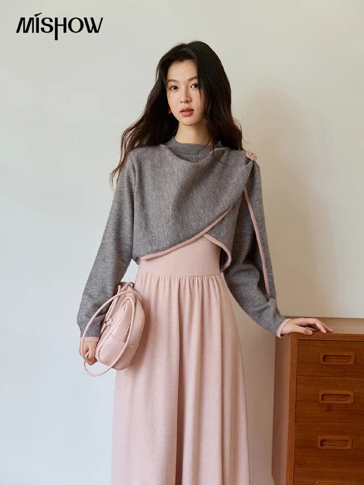 MISHOW Abito lavorato a maglia da donna 2025 Autunno stile dolce Girocollo irregolare Top Abito con bretelle rosa Abito sottile in due pezziMXE49T1397