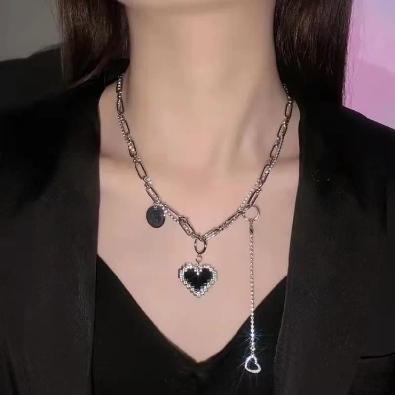 Love necklace female high-end design sense niche light luxury hip-hop versatile does not fade