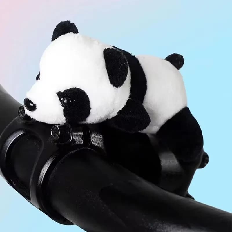 Panda peluche sdraiato su una moto moto Scooter elettrico decorazione piccola bambola moto maniglia decorazione