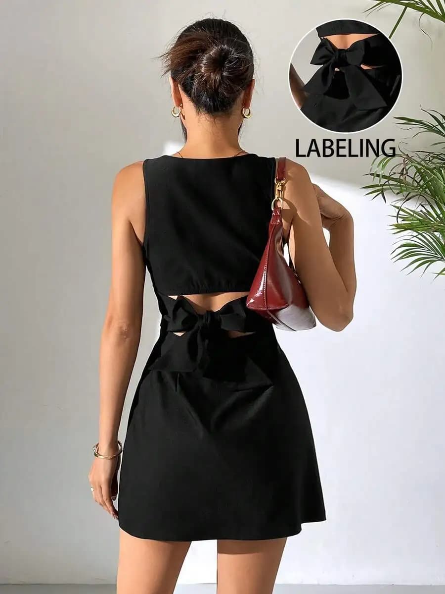 Mini Abito Nero Senza Maniche con Schiena Scoperta, Fiocco e Cut-out in Vita, Vestito Estivo da Donna