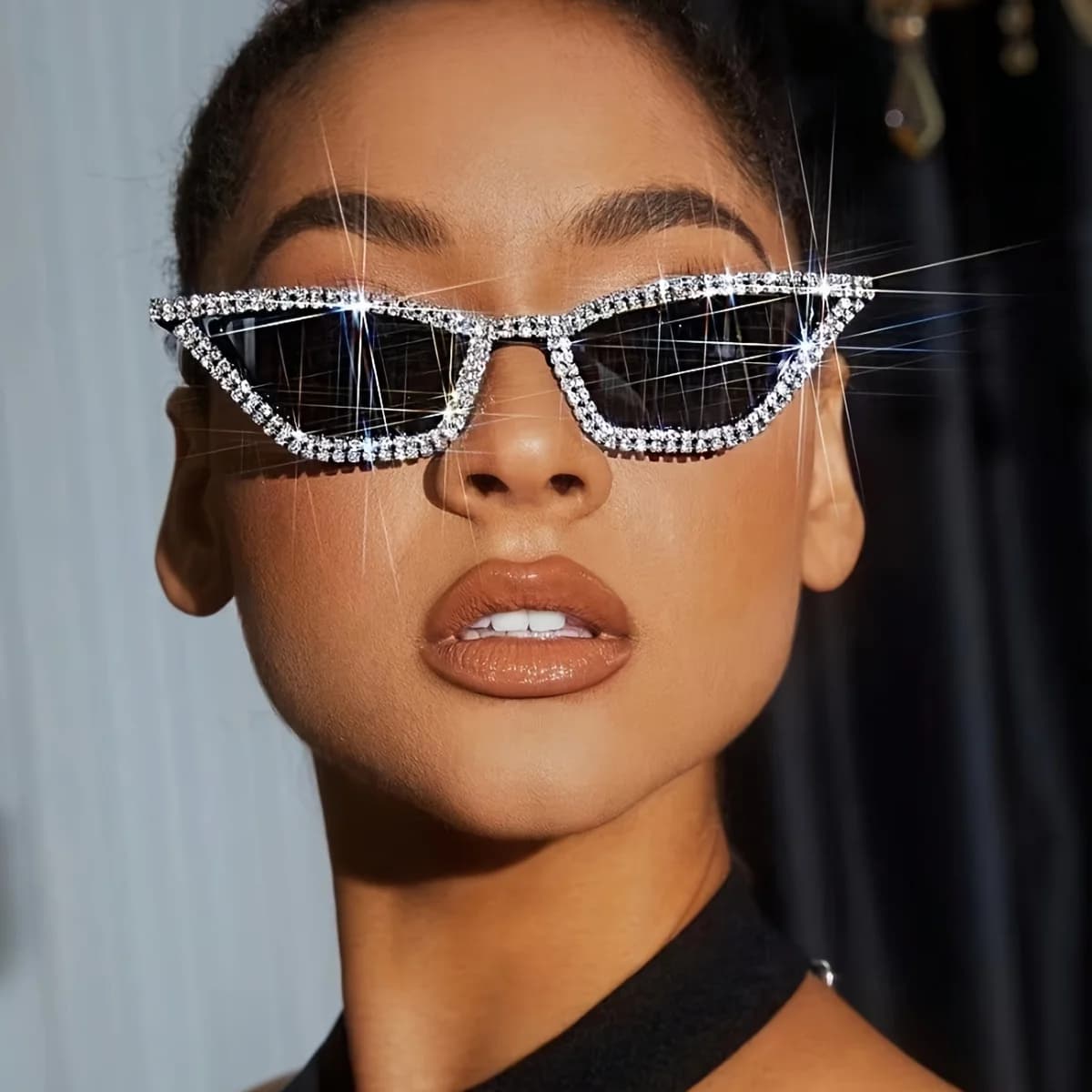 Occhiali da Sole con Strass Effetto Occhio di Gatto per Donna e Uomo, Accessorio Moda per Feste e Bar