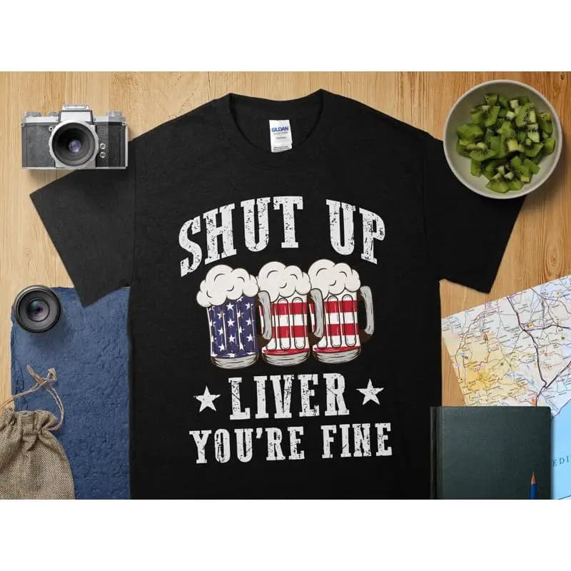 Shut Up Liver You're Fine Maglietta divertente per bere birra Tazza patriottica Bandiera USA Alcol Umorismo