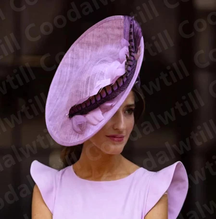 Viola chiaro Sinamay matrimonio Fascinator cappelli fermaglio per capelli piuma Fancy Headpiece Ladies Church Derby Chapeau Cap donna cappello da sposa