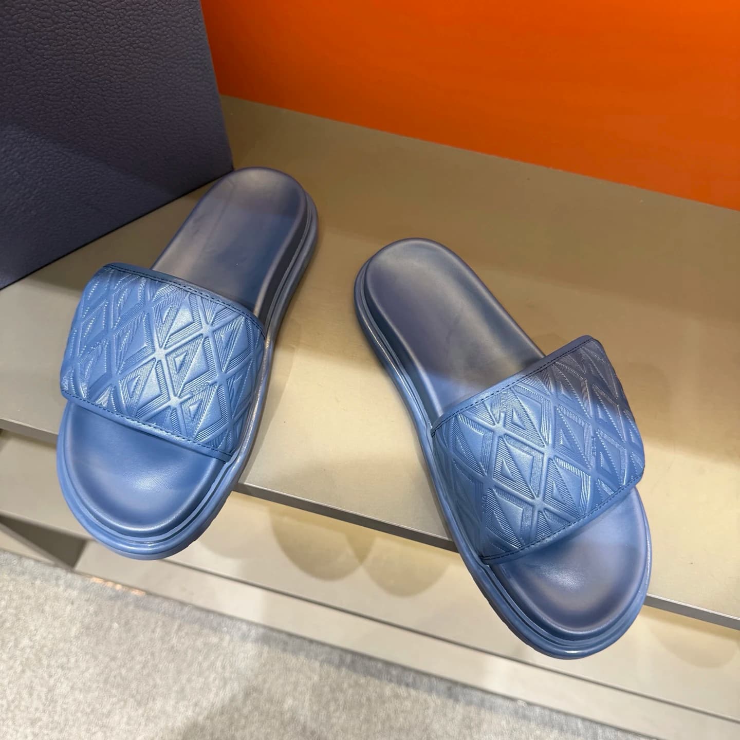 Nuovi Arrivi: Sandali da Uomo in Pelle Goffrata con Cinturino Regolabile in Velcro, Ciabatte Casual Open-Toe per Casa e Spiaggia, Taglie 38-45