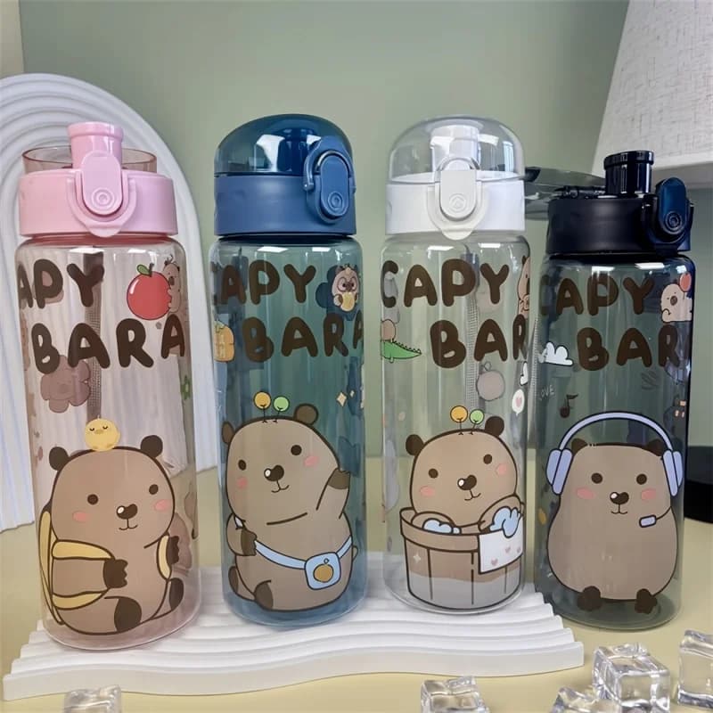 Bottiglia d'acqua trasparente Capybara da 780 ml Bottiglia d'acqua simpatico cartone animato con tracolla Bottiglia sportiva portatile per tazza da bere all'aperto a tenuta stagna