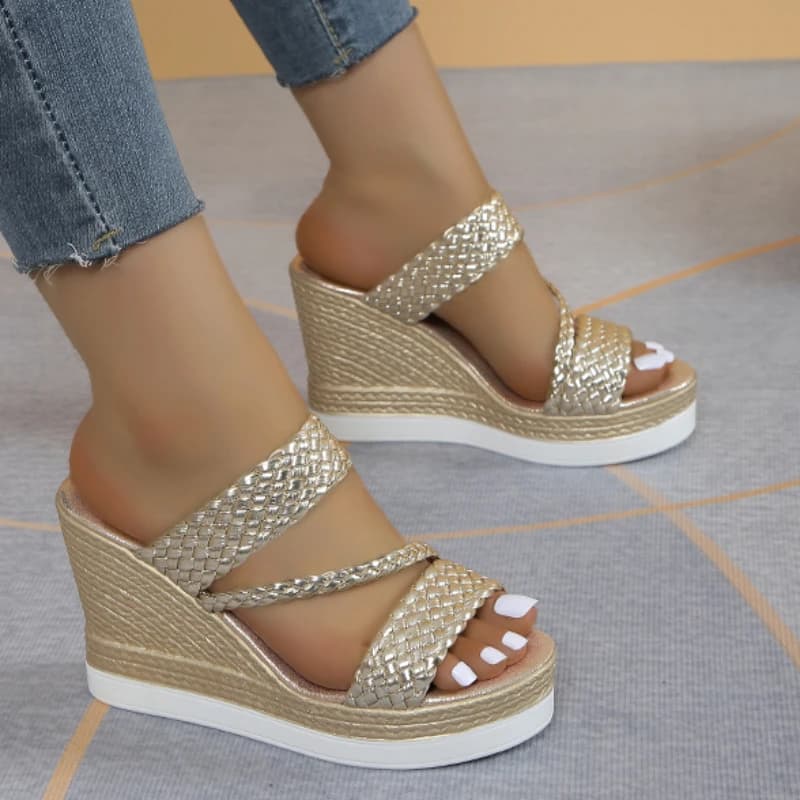 Women Sandals 2026 Summer New Outdoor Beach Sandals Comfortable Hot Shallow Wedges Shoes for Women Designer Casual Sandals