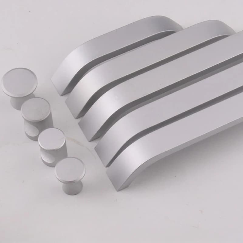 Maniglie per mobili in lega di alluminio Maniglie in argento per guardaroba e cassettiera Montaggio hardware Maniglie per cassetti per armadietti da cucina