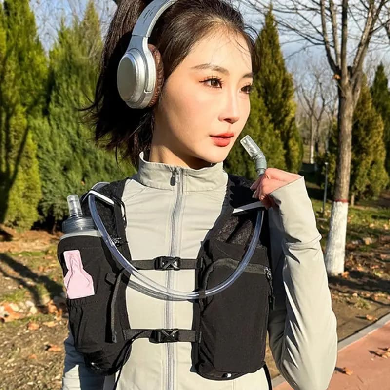 Running hydration backpack Running backpack for reflective hydration Breathable sports bag adjustable with 1.5 liters water bladder for women