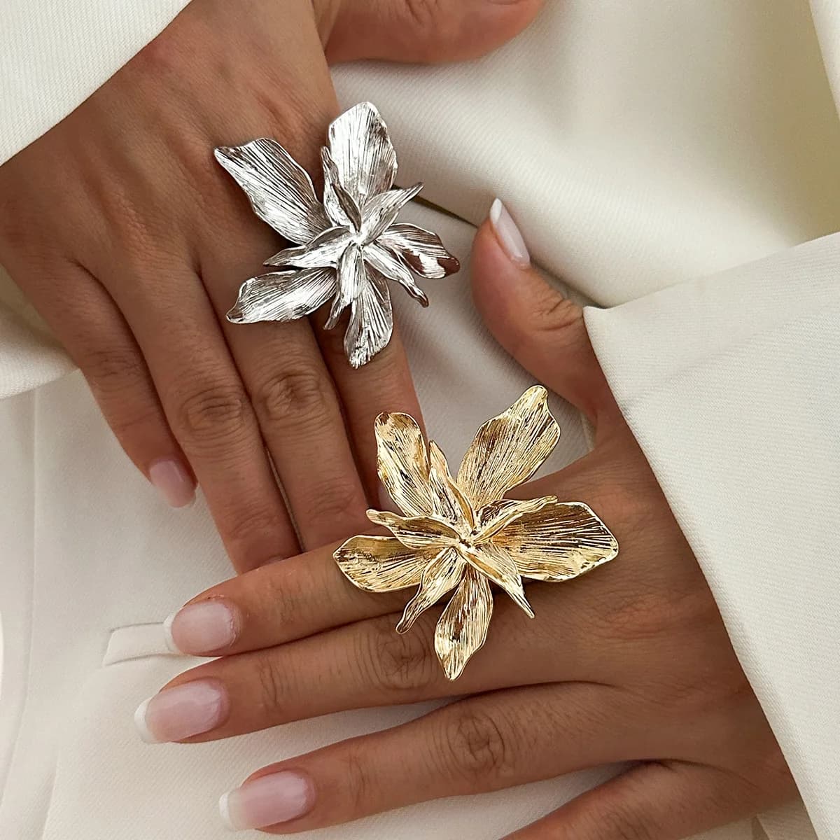 Anello con fiore grande a doppio strato dal design di personalità per le donne, tendenza punk, anelli per dito regolabili, regalo di gioielli di moda