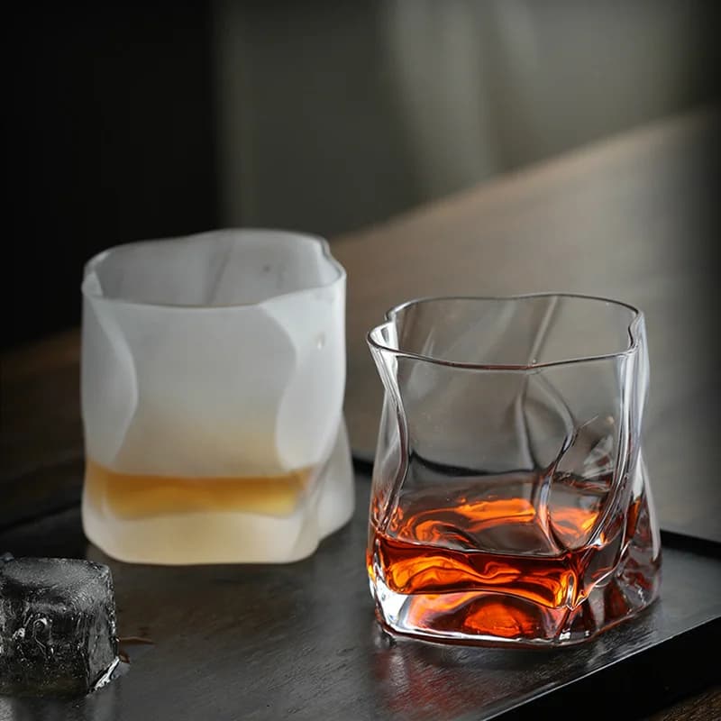 Bicchiere di cristallo di Whisky irregolare bicchiere di arte giapponese bicchieri da degustazione di vino bicchiere di Whisky stropicciato Rock Cognac Snifter boccale di birra