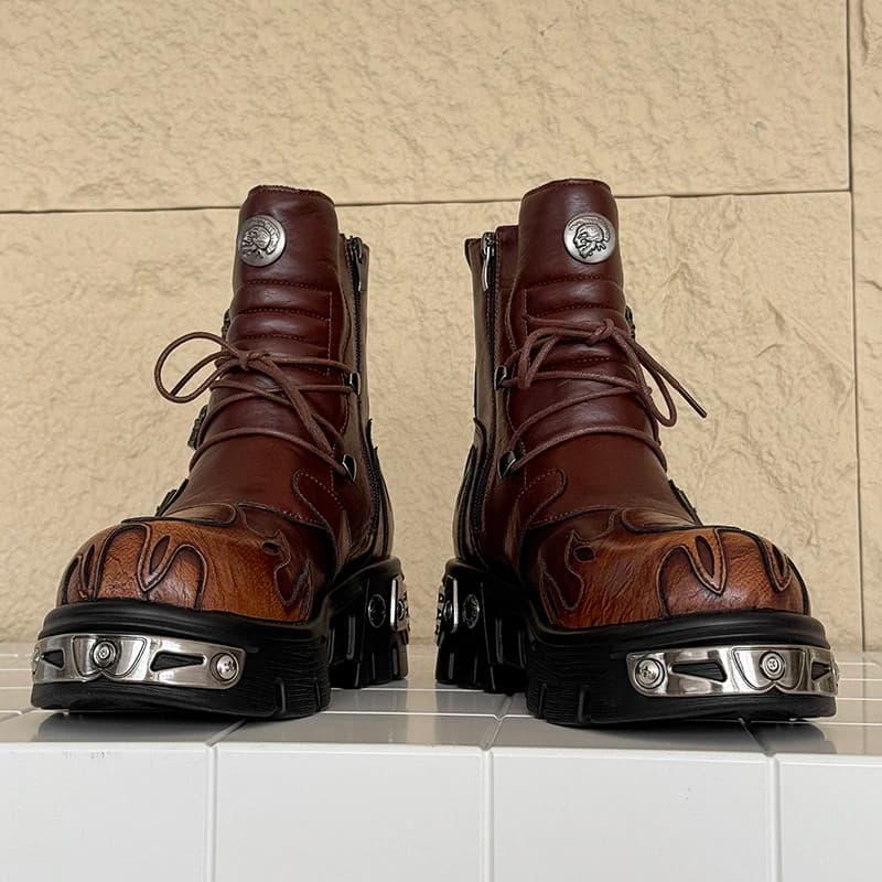 Stivali da Moto da Uomo con Rialzo, Stile Punk, Fibbia in Metallo a Fiamma Scheletrica, Suola Spessa, di Alta Gamma, Cool e alla Moda