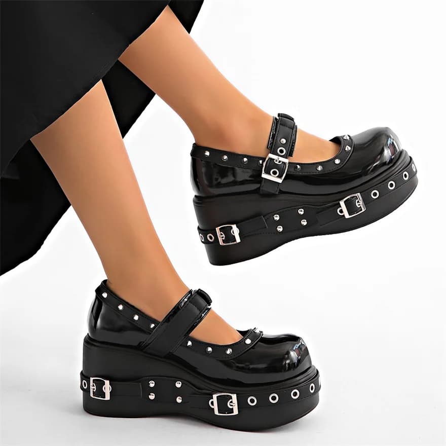 Nuovi sandali Punk con suola spessa donna Wrap Toe Hollow Patent Leather sandali romani rivetti piattaforma Casual Chunky Heel Buckle Shoes