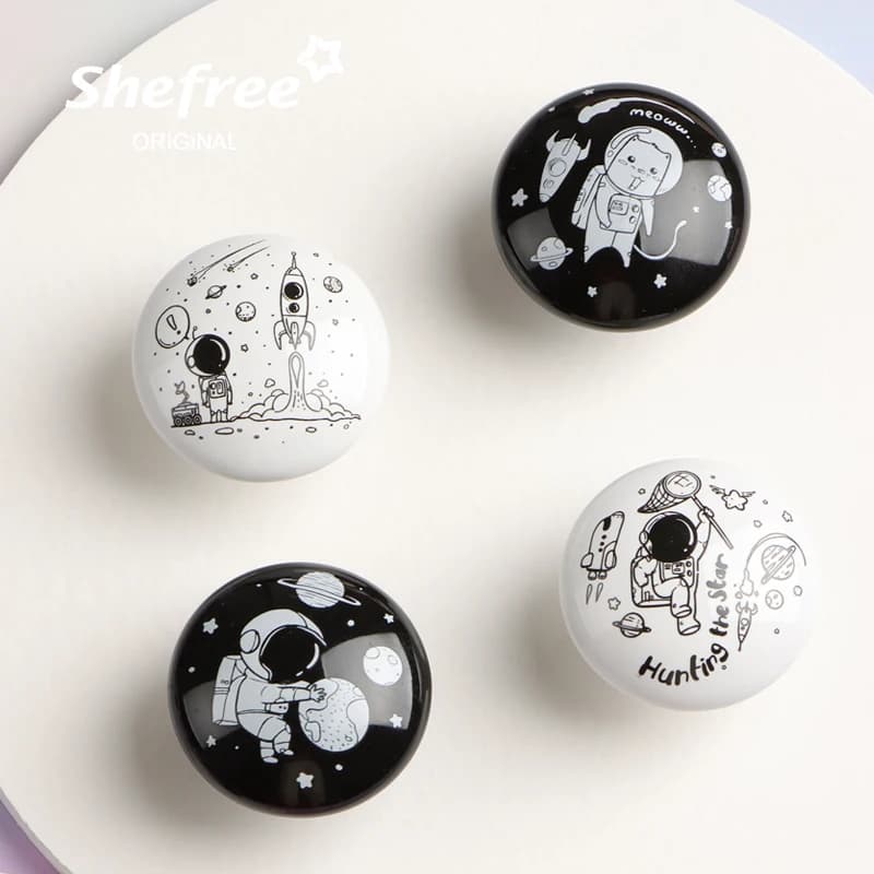 Manopola in ceramica forma rotonda maniglia a strappo Nordic Cartoon ceramica Airman Space Cabinet cassetto gancio per mobili per bambini carini