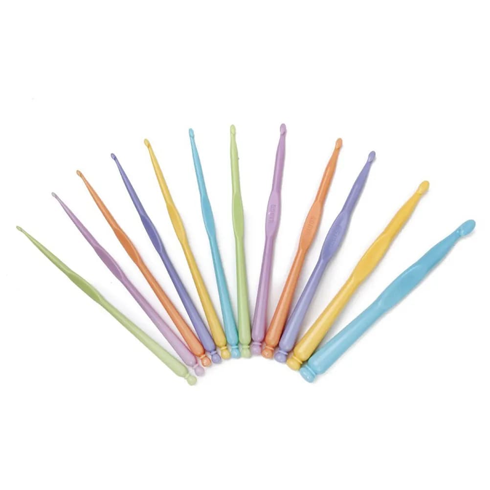 Set di 12 uncinetti colorati con impugnatura ergonomica per ridurre l'affaticamento del polso, diverse misure per maglioni, cappelli, scarpe per neonati e lavori a maglia