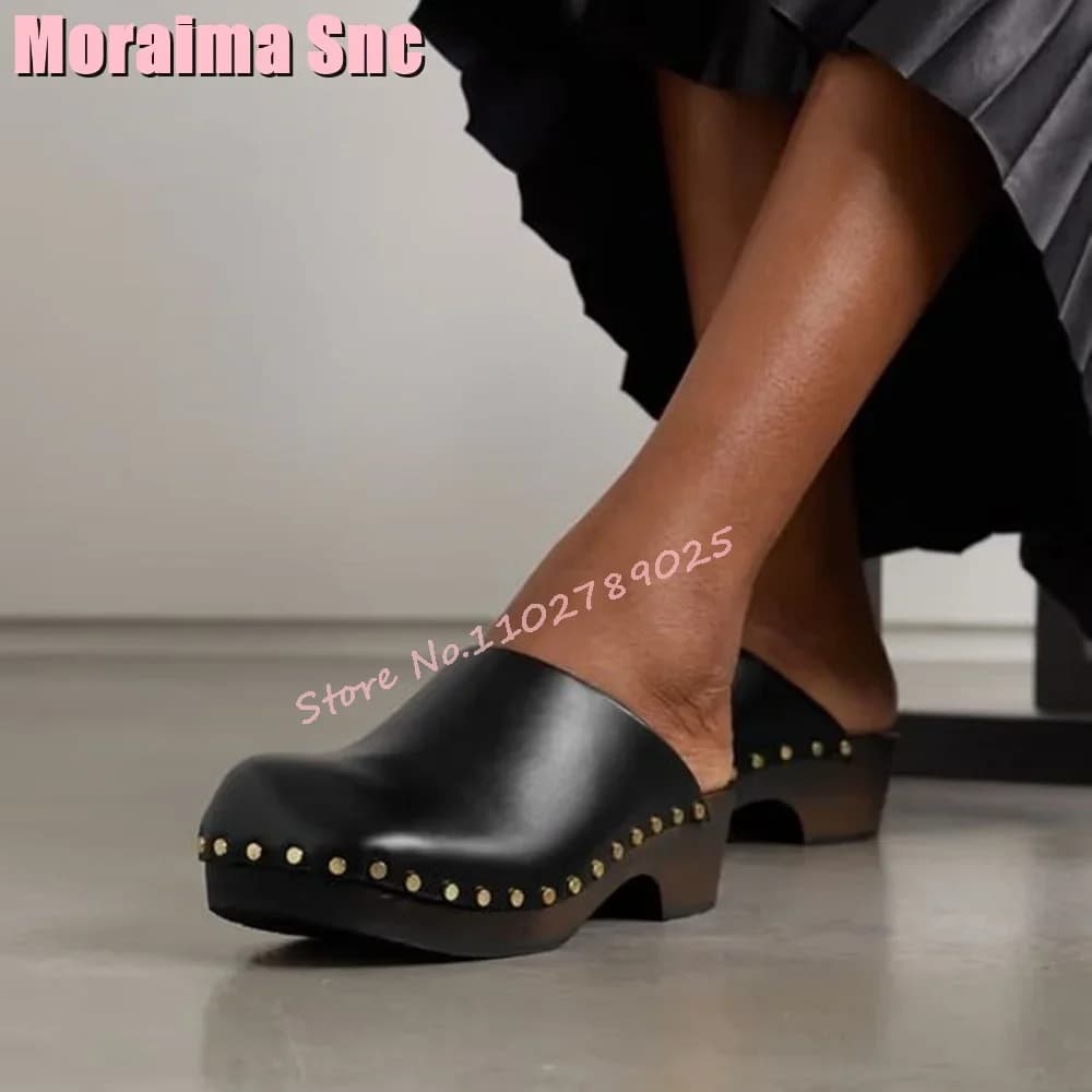 2025 Nuovo Rivetto Stud Piattaforma Punta Rotonda Ciabatte Blocco di Legno Tacchi Grossi Nero Solido Sexy Elegante Moda Donna Pantofole Estate