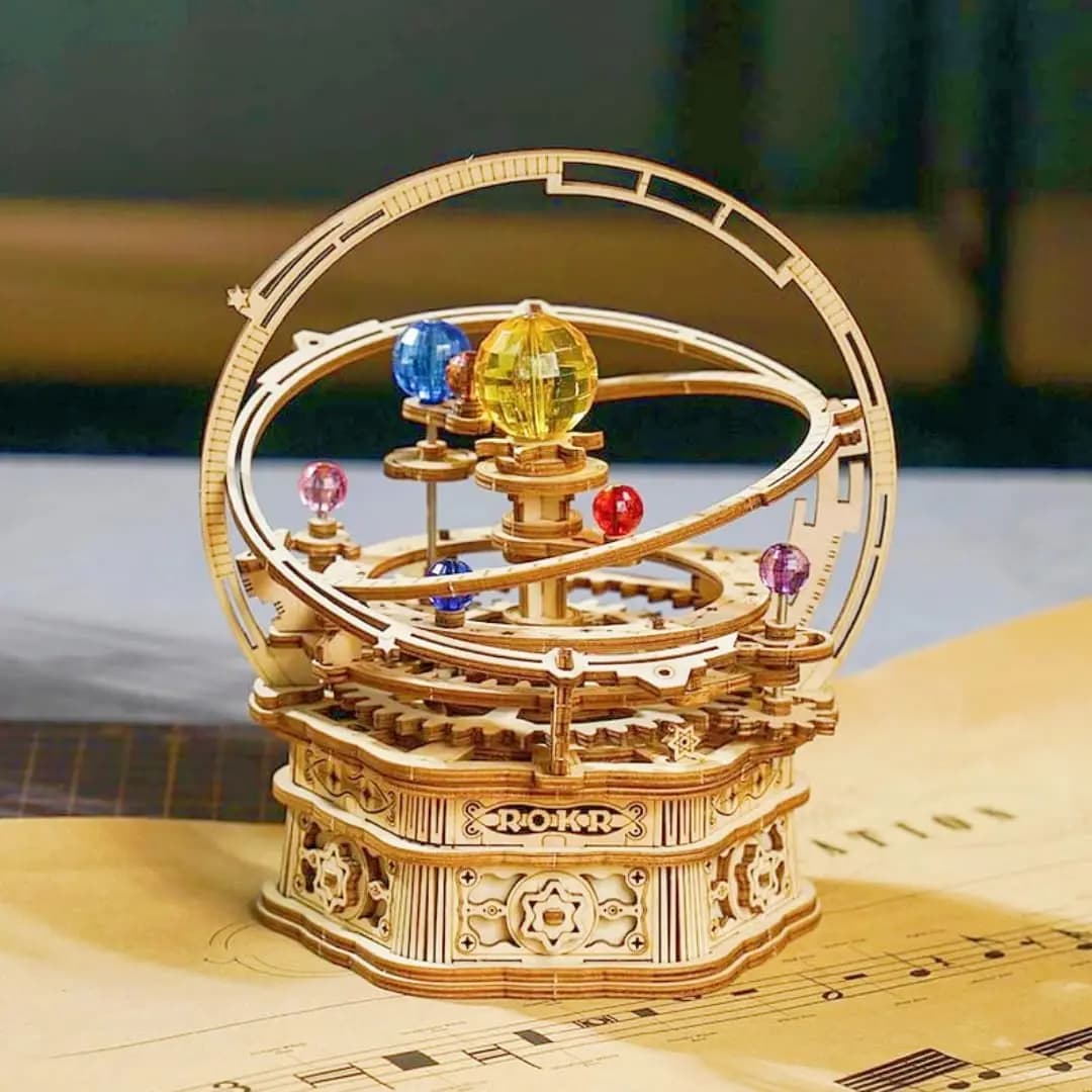 ROKR Puzzle 3D in Legno Rotante con Cielo Stellato e Carillon, Modello Meccanico del Sistema Solare, Kit di Montaggio da 84 Pezzi, Regalo Fai-da-Te per Adulti