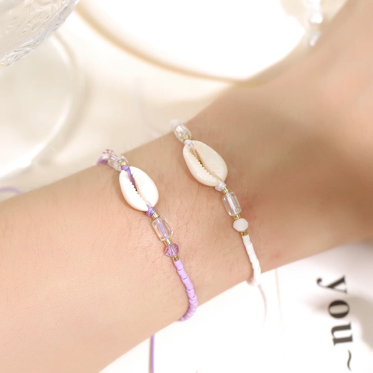 Nuovo set di braccialetti con ciondoli a conchiglia da 12 pezzi/set braccialetti di corda regolabili con perline acriliche colorate per regali di gioielli da donna