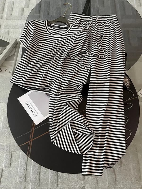 Set Sportivo a Righe alla Moda per Donne, Manica Corta e Pantaloni a Gamba Larga, Completo Casual Estivo a Due Pezzi con Effetto Snellente