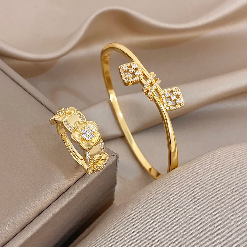 Anello Regolabile a Tre Fiori con Charm a Forma di Diamante, Bracciale in Rame Intrecciato, Gioielli di Lusso Leggero e di Tendenza INS