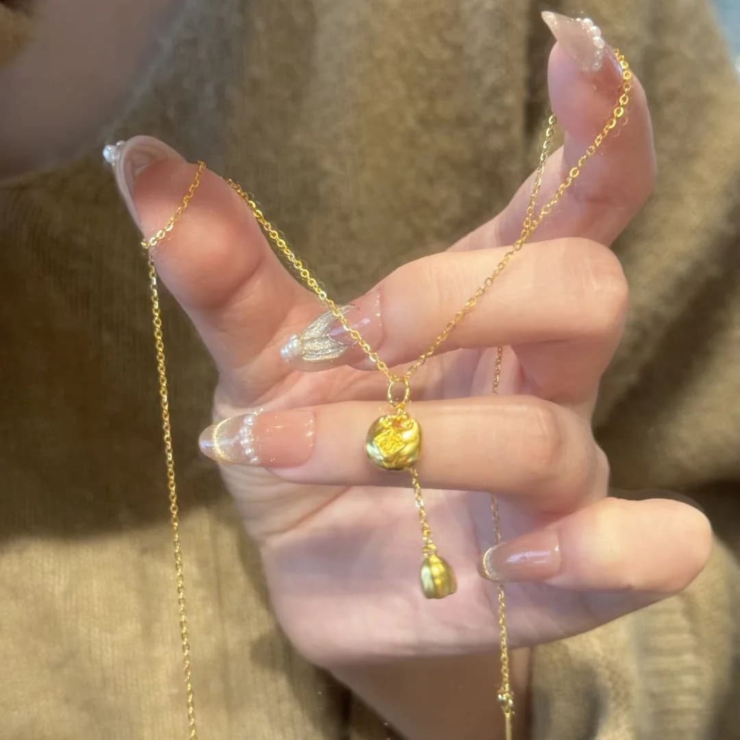 Collana piccola borsa lucida dal design classico per donna, squisita e di fascia alta, con nappa, piccolo regalo di gioielli con catena a baldacchino di loto