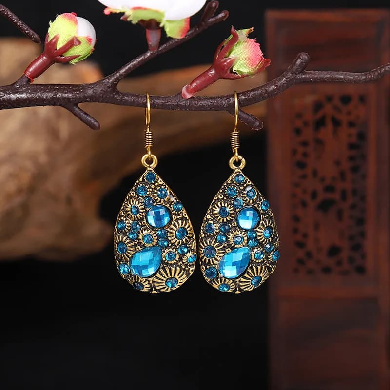 Il negozio di mattoni e mortaio fornisce gocce d'acqua creative con gemme di diamanti e orecchini in stile etnico antico da donna, bigiotteria Moran Yiwu che