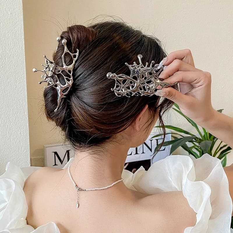 Y2k Clip for Geometric claws Woman Big Metal Color Silver Korean Fashion Shark Hair Clips Girls Hair Terminals Hair Accessories