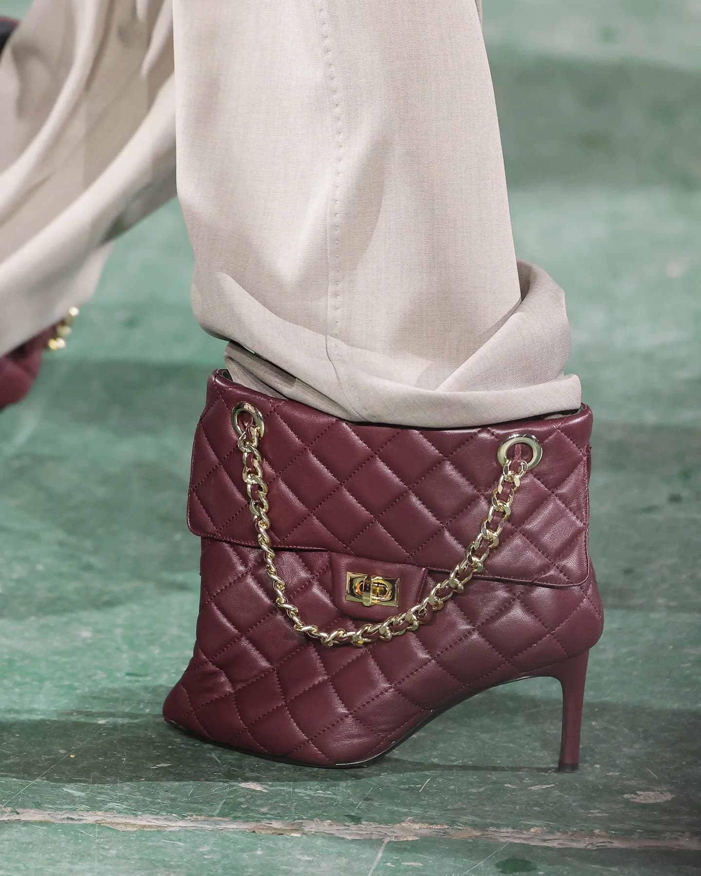 Autunno Inverno Nuove donne Borgogna/Nero Stivaletti Catena d'oro Decor Forma unica Stiletto Tacco alto Moda Stivali di grandi dimensioni
