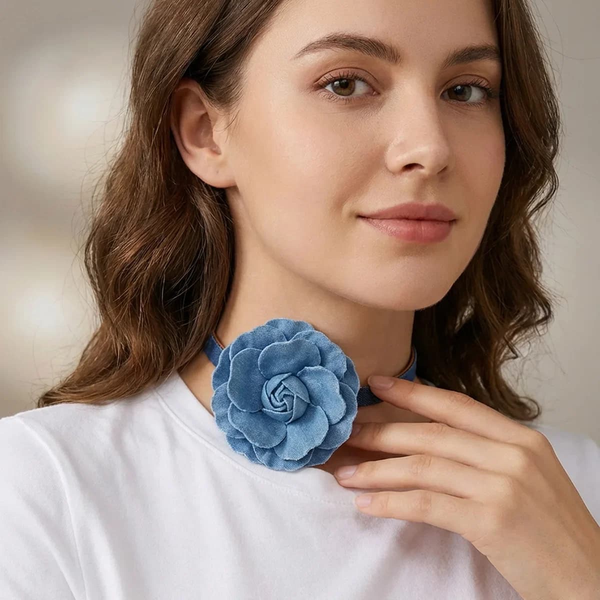 Collana girocollo in denim con fiore e farfalla, design alla moda e distintivo, catena con frange per la clavicola