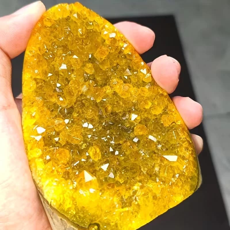 Grappolo di cristalli gialli naturali di alta qualità da 500-800g, è un cristallo decorativo, perfetto per la decorazione della casa e per la collezione di cristalli.