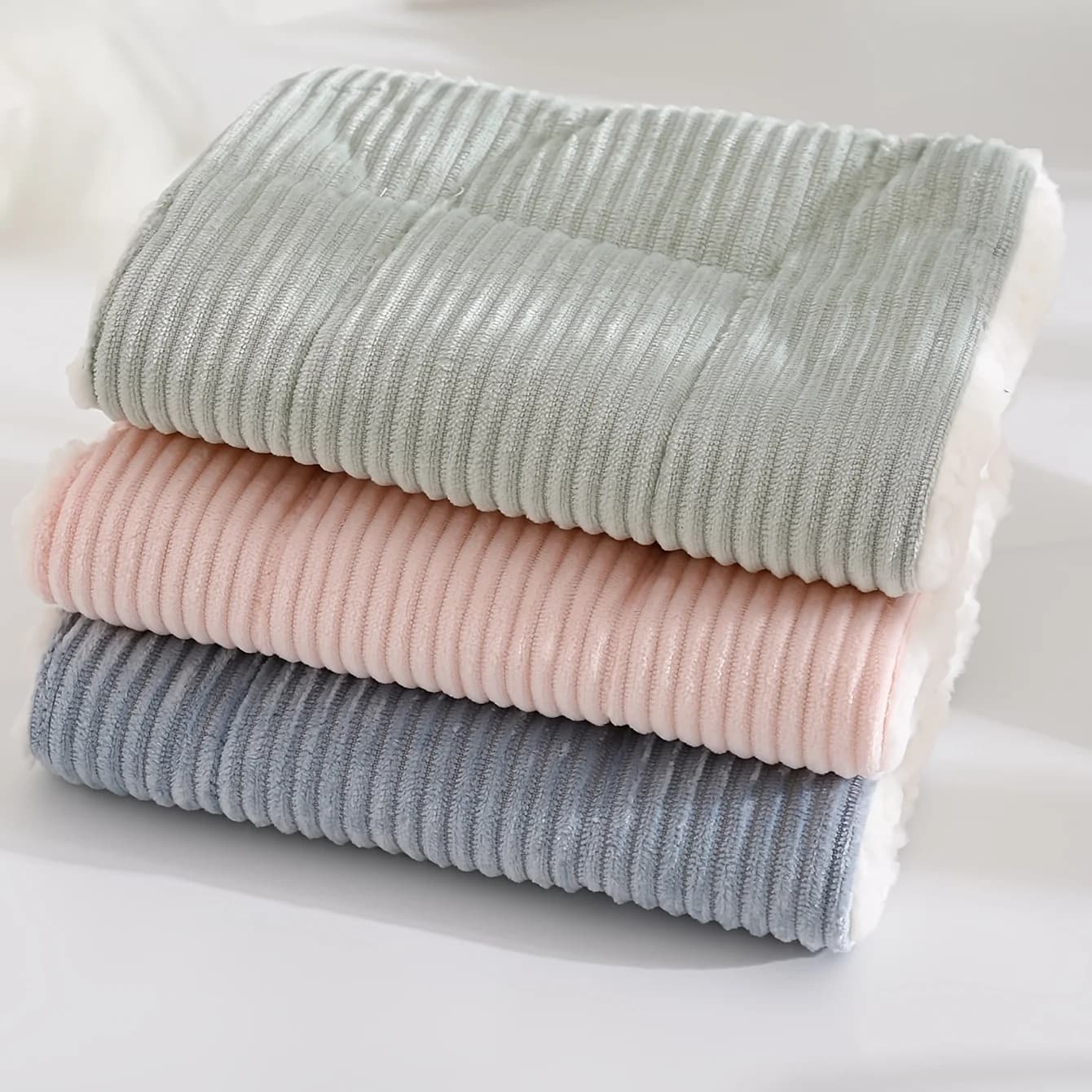 1pc Plush Pet Bed Mat, Soft, Thick, Warm, And Breathable Pad for Guinea Pigs,Hamsters,Comfortable Nest Blanket for Small Animals