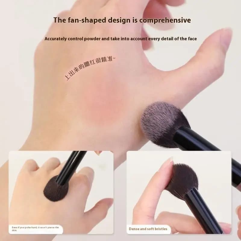 [W1] 1 Pezzo Pennello per Blush a Forma di Ventaglio, Pennello per Fard in Polvere e Crema, Pennello per Blush Liquido, Strumento di Precisione per il Trucco