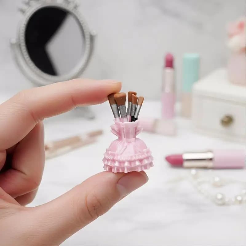1 Set di Ornamenti in Miniatura per Scenari, Scala 1/12, Modello di Gonna da Ballo e Pennello per Trucco per Casa delle Bambole, Accessorio per Bambole