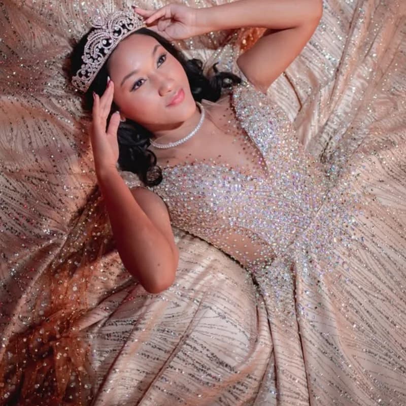 Abito Quinceanera champagne chiaro lucido con spalle scoperte decalcomania fiore glitter di cristallo abiti da 15 Quinceanera Personalizza