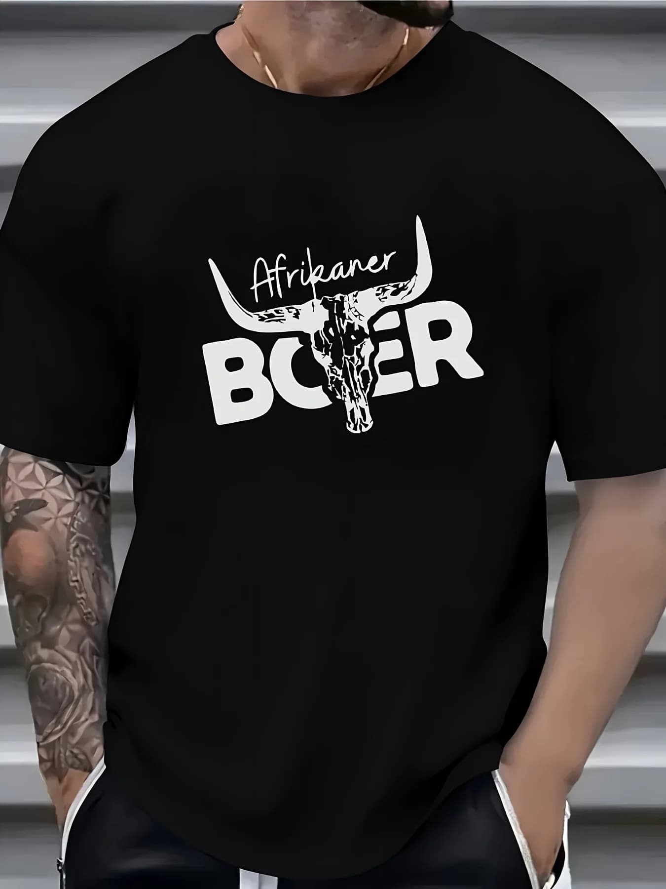 T-shirt da uomo nera con motivo a testa di toro africano "BOER", alla moda, a maniche corte, con scollo rotondo.