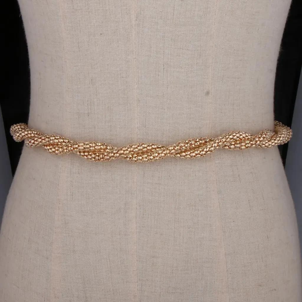 Cintura da donna in metallo dorato con catena a spirale, di lusso, firmata, per tuniche e giacche imbottite