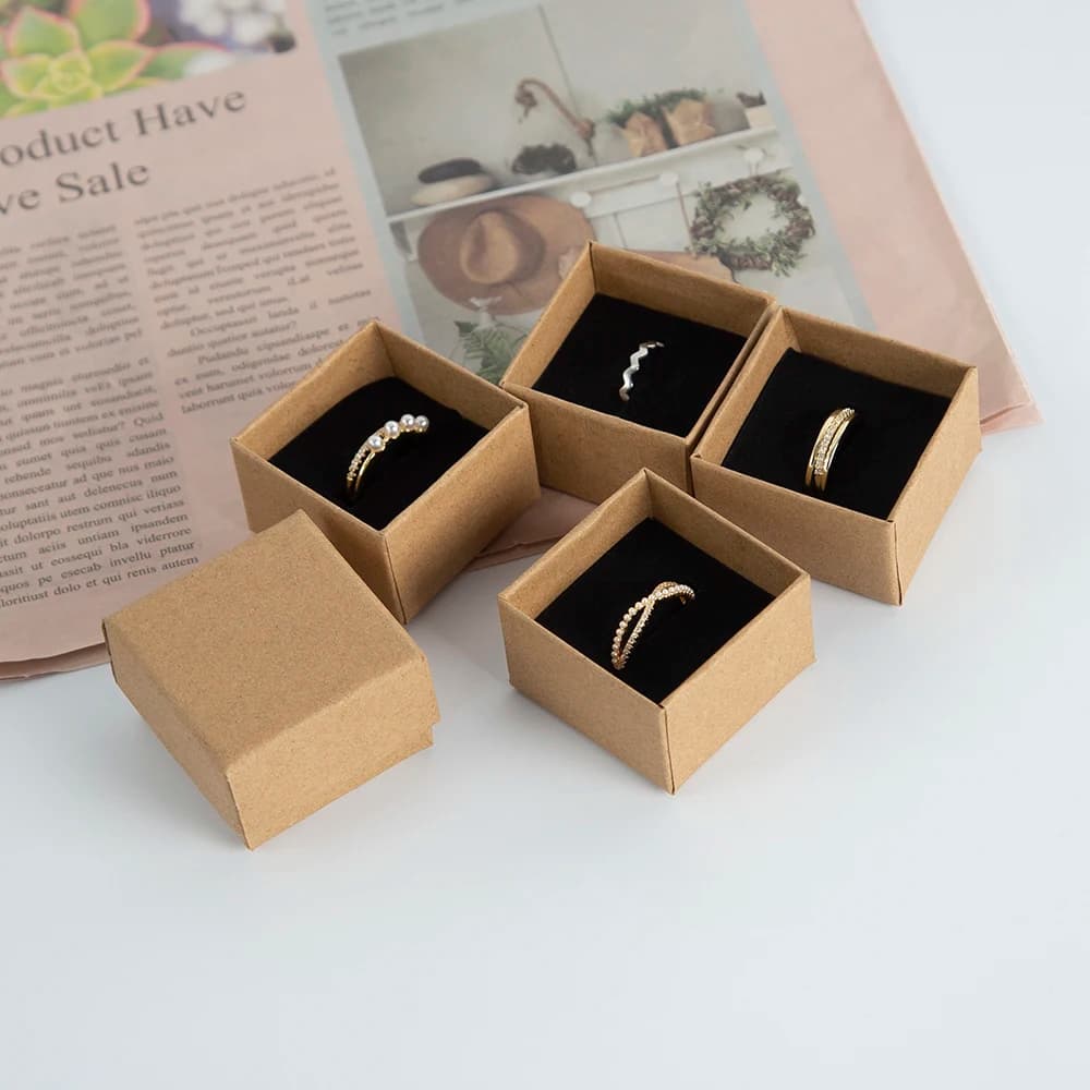 Confezione da 10 anelli sfusi scatola 4x4x3 cm marrone Kraft scatole regalo in cartone gioielli collana orecchino per le donne custodia per imballaggio spugna 2042