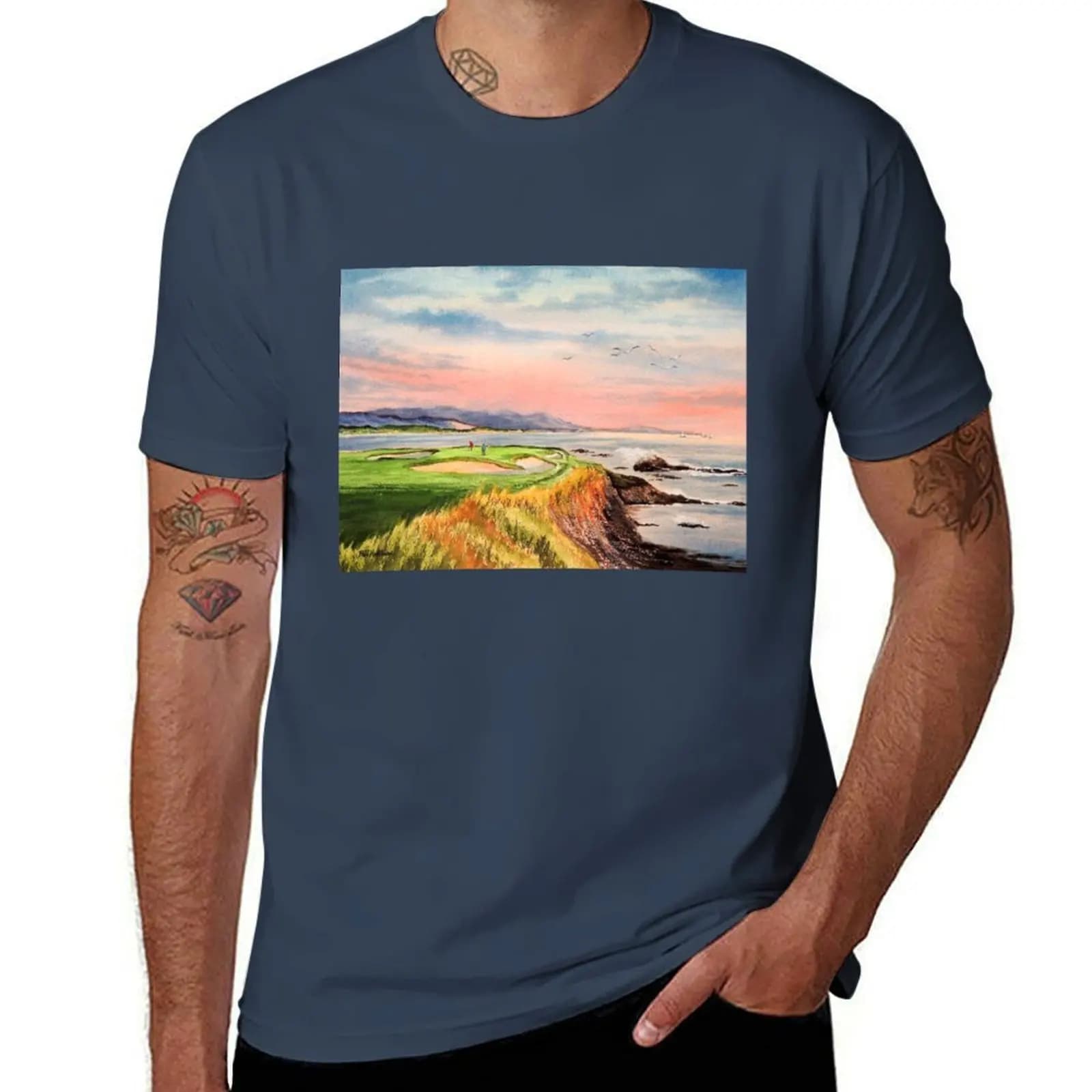 T-shirt Pebble Beach Golf Course 7th Hole con stampa di motivi astratti