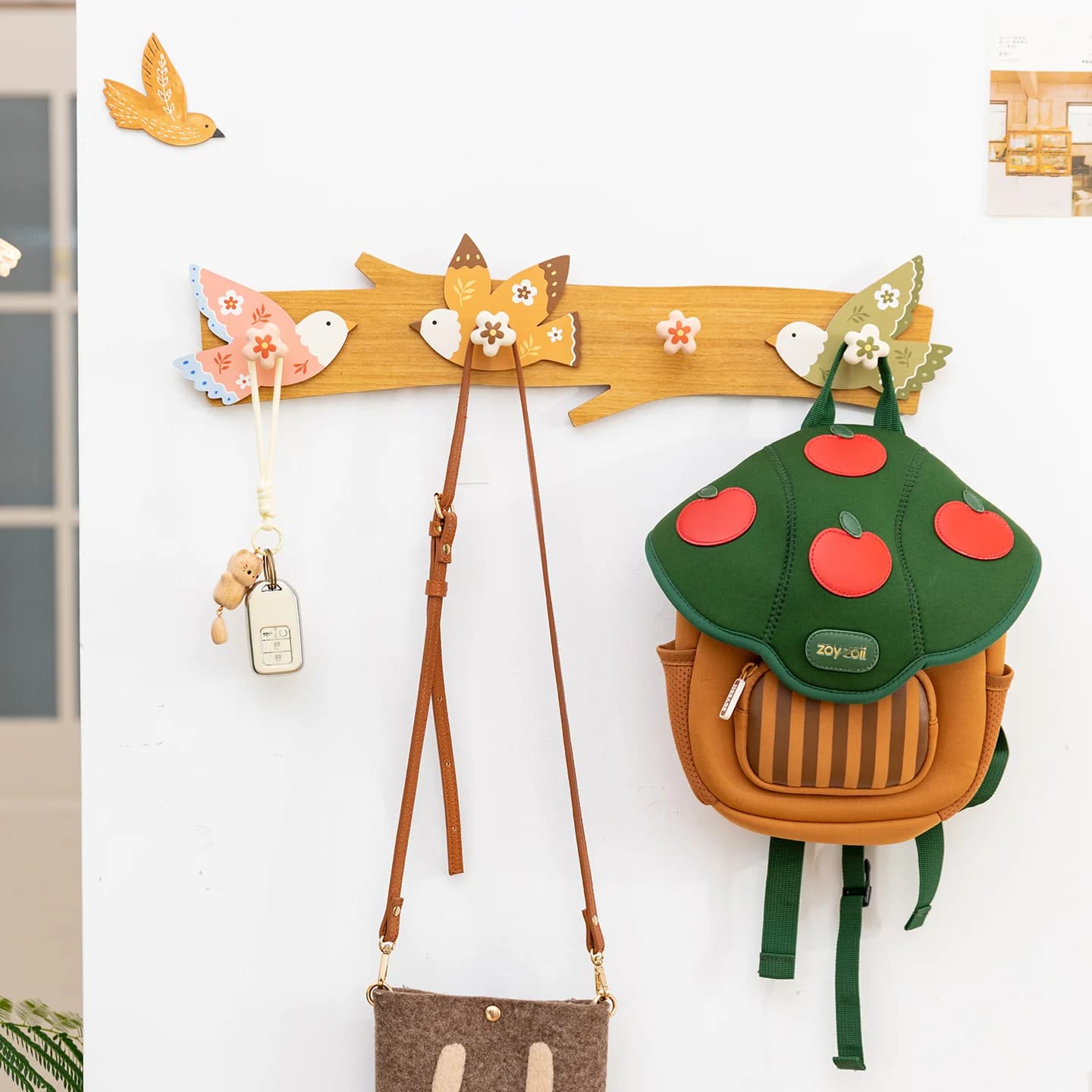 Cute Bird Branch Wooden Hook Rack,with 3 Decorative Wall Hooks, for Kitchen Entryway Bags Coat Hat, Home Aesthetic Storage Organ