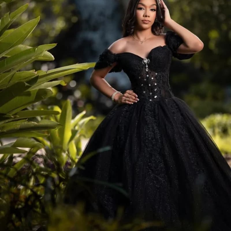Abito Quinceanera con spalla nera lucida Decalcomania glitterata in pizzo Tull cristallo abiti da 15 Quinceanera Personalizzato
